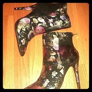 Anne Michelle Black Floral Boots, NWB